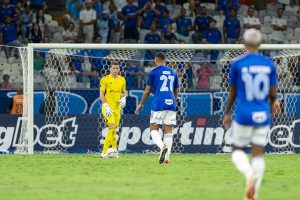 Ap&oacute;s falha grotesca no empate, Rafael Cabral deixa titularidade nas m&atilde;os da comiss&atilde;o t&eacute;cnica.