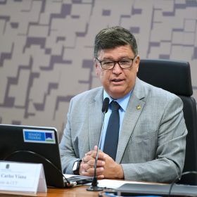 PEC que aumenta licença-maternidade é apoiada por 76%; Carlos Viana é autor do projeto