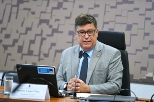 PEC que aumenta licen&ccedil;a-maternidade &eacute; apoiada por 76%; Carlos Viana &eacute; autor do projeto