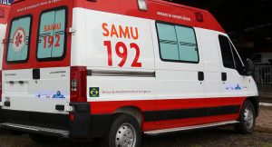 Motociclista fica ferido após acidente com carro em Oliveira