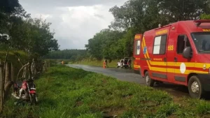Formiga: Idoso de 70 anos fica ferido em acidente de moto na BR-354