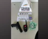 São Sebastião do Oeste: Dupla é presa após denúncia de venda de drogas em prédio e exibição de arma