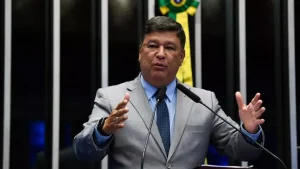 Carlos Viana sobre pris&otilde;es no caso INSS: &ldquo;&Eacute; s&oacute; o come&ccedil;o. H&aacute; mais envolvidos que precisam ser presos&rdquo;