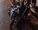 Formiga: Moto colide contra árvore e deixa feridos