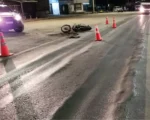 A Central de Regulação do Samu recebeu chamado às 18h44 de segunda-feira (15), para atendimento de vítima de um acidente de moto e carreta, na BR-354, km 474, em Arcos.