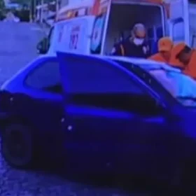 Divinópolis: Motorista que bateu com carro em caçamba aguarda por cirurgia