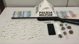 Nova Serrana: Jovem &eacute; preso com 120 pedras de crack e papelotes de coca&iacute;na
