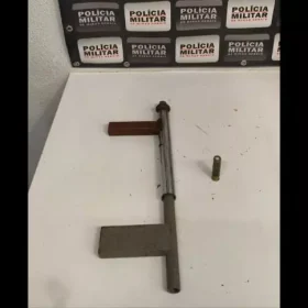 Carmo do Cajuru: PM apreende arma de fogo de fabricação artesanal