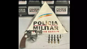 Divin&oacute;polis: PM apreende arma de fogo em fazenda; homem &eacute; detido