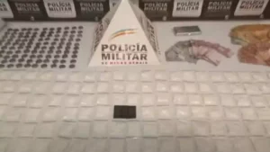 Divin&oacute;polis: Dupla &eacute; presa com drogas na MG-050