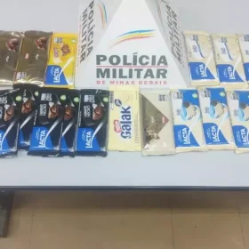 Itaúna: Adolescentes são detidos após furto de 24 barras de chocolate em supermercado