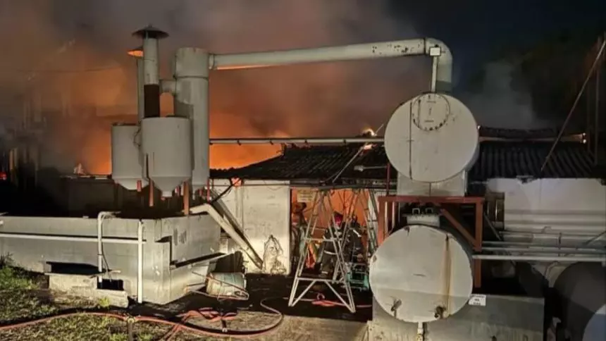 Pará de Minas: Bombeiros encontram corpo carbonizado em incêndio em fábrica de borracha