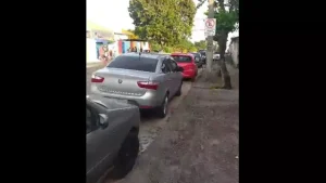 Divin&oacute;polis: Motoristas desobedecem 'sinaliza&ccedil;&atilde;o' da Settrans e atrapalham condutores de vans em Cmei
