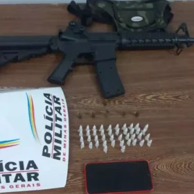 São Gonçalo do Pará: Homem é preso com drogas, munições e réplica de metralhadora