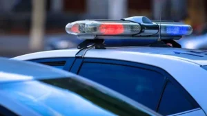 Divinópolis: Bandidos fingem ser agentes de saúde, rendem moradora e roubam pertences da vítima