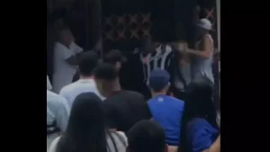Veja v&iacute;deo: Torcedores de Cruzeiro e Atl&eacute;tico s&atilde;o presos ap&oacute;s briga em Nova Serrana