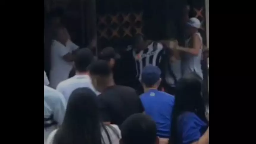 Veja vídeo: Torcedores de Cruzeiro e Atlético são presos após briga em Nova Serrana