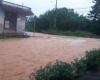 Chuva transforma rua em rio em Divinópolis