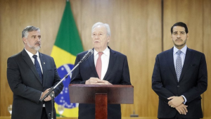 Lula veta projeto e mant&eacute;m saidinhas de presos