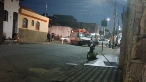 Acidente entre carro e moto deixa mulher ferida em Divinópolis