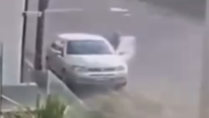 Veja v&iacute;deo: carro &eacute; furtado em Divin&oacute;polis