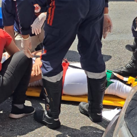Divinópolis: mulher fica ferida após acidente na rua Rio de Janeiro