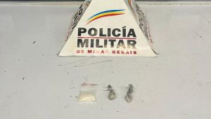 Motorista b&ecirc;bado &eacute; preso com coca&iacute;na ap&oacute;s acidente em Divin&oacute;polis: "S&oacute; bebi 10 litrinhos"