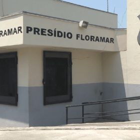 Mulher denuncia maus-tratos no presídio Floramar
