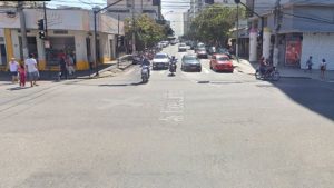 Acidente entre duas motos deixa 3 feridos no Centro de Divinópolis