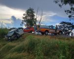 Batida frontal entre dois carros deixa seis mortos na BR-251, em Unaí