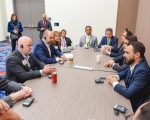 Ministério das Comunicações debate últimos passos para adoção da TV 3.0 no Brasil no maior evento de radiodifusão do mundo