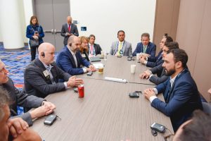 Minist&eacute;rio das Comunica&ccedil;&otilde;es debate &uacute;ltimos passos para ado&ccedil;&atilde;o da TV 3.0 no Brasil no maior evento de radiodifus&atilde;o do mundo
