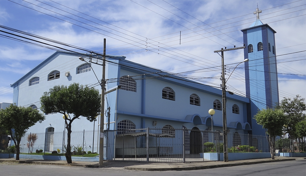 Homem espia mulher no banheiro de igreja e &eacute; preso em Divin&oacute;polis