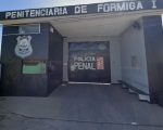 Formiga: Família de detento morto em banheiro de cela faz protesto na porta de Penitenciária