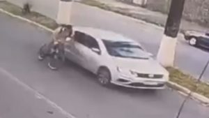 C&acirc;mera flagra policial atropelado por carro em Divin&oacute;polis