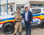 Senador Carlos Viana entrega mais um veículo para a Polícia Militar de Minas Gerais