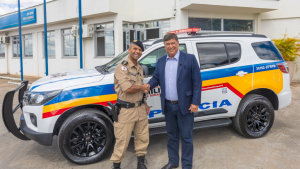 Senador Carlos Viana entrega mais um veículo para a Polícia Militar de Minas Gerais
