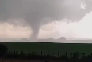 Tornado atinge interior do Rio Grande do Sul