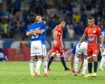 Raposa, sob nova direção, quer “estrear” na Sul-Americana. Alianza x Cruzeiro. A Minas FM transmite.