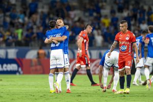 Raposa, sob nova dire&ccedil;&atilde;o, quer &ldquo;estrear&rdquo; na Sul-Americana. Alianza x Cruzeiro. A Minas FM transmite.