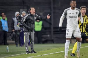 Galo perde a primeira com Milito e não depende só de si para ser primeiro geral na Libertadores.