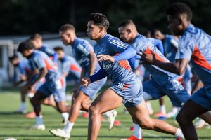 Fato raro no futebol: Cruzeiro est&aacute; tendo tempo para treinar.