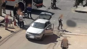 Motociclista fica ferido em acidente com carro em Ita&uacute;na