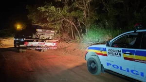 Carro furtado &eacute; localizado em zona rural de Lagoa da Prata