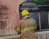 Mulher briga com namorado e coloca fogo na própria casa