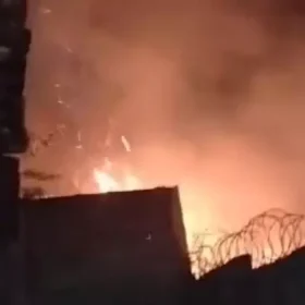 Divinópolis: Bombeiros combatem incêndio em lotes no Elizabeth Nogueira