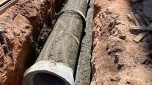 Aten&ccedil;&atilde;o Motorista: Servi&ccedil;os de drenagem e pavimenta&ccedil;&atilde;o, continuam sendo realizados em ruas de Divin&oacute;polis