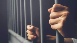 Nova Serrana: Jovem &eacute; preso ap&oacute;s furto de jaquetas em estabelecimento comercial