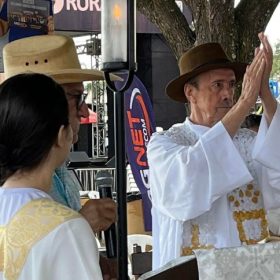 F&eacute; e tradi&ccedil;&atilde;o marcam a Missa Sertaneja da Divinaexpo neste domingo (26)