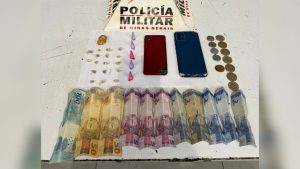 Homem esconde drogas na boca durante abordagem e é preso em Divinópolis